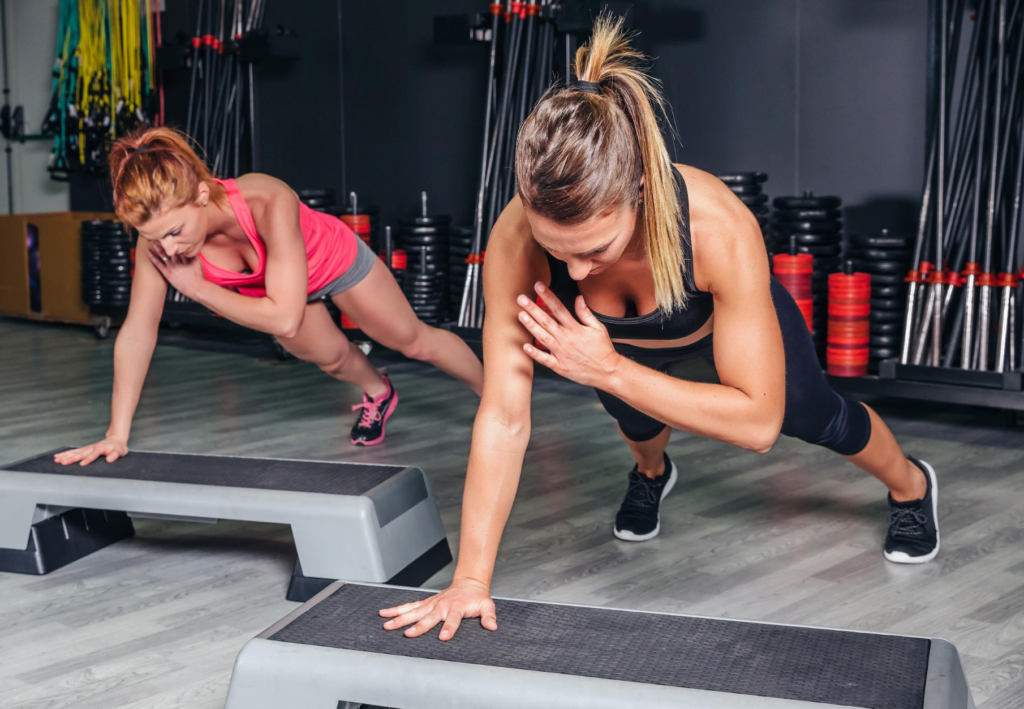 Mulheres mostrando o que é treinamento funcional