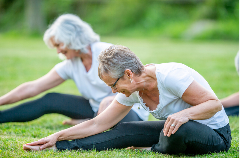 idosas praticando pilates