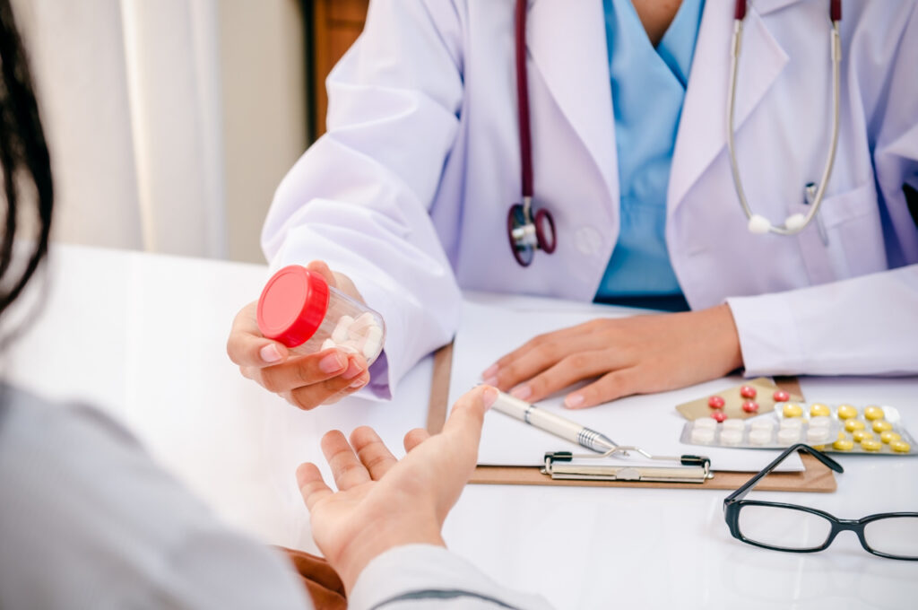 paciente recebendo remédios para emagrecer